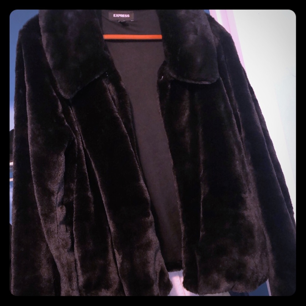 Express woman’s coat